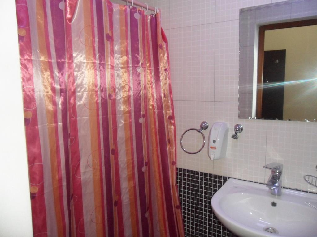 Kuze Hostel Alma-Ata Exteriör bild